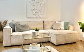 Urban Jungle Apartment Old Town Air Conditioned